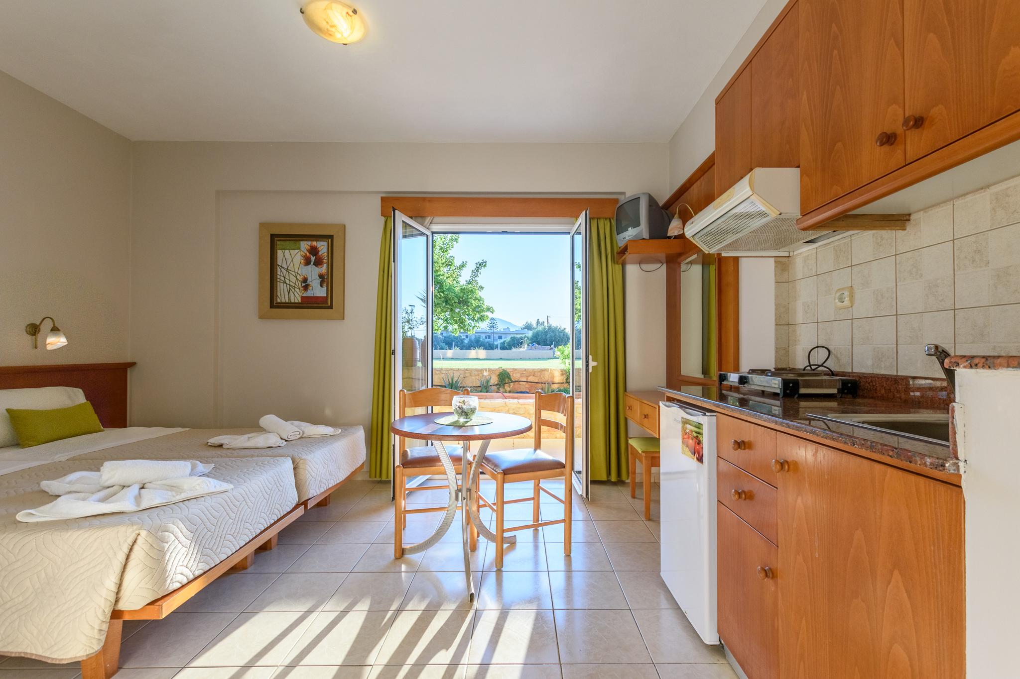 מאליה Danelis Studios & Apartments מראה חיצוני תמונה