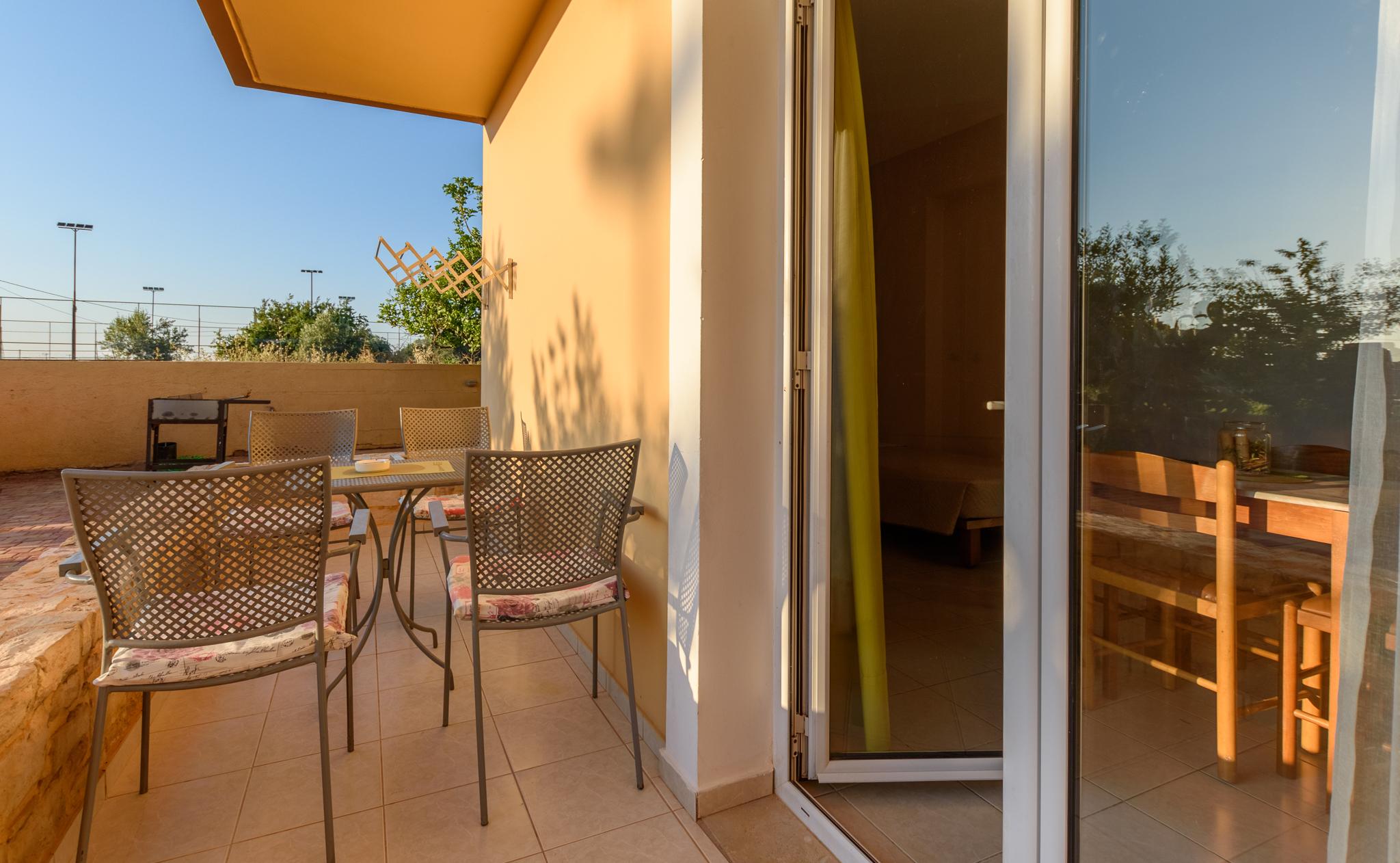מאליה Danelis Studios & Apartments מראה חיצוני תמונה