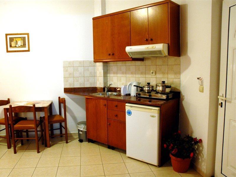 מאליה Danelis Studios & Apartments מראה חיצוני תמונה