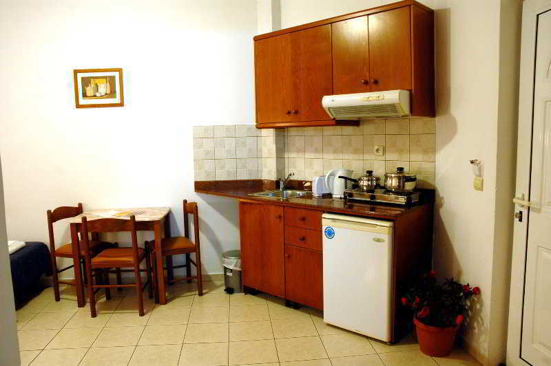 מאליה Danelis Studios & Apartments מראה חיצוני תמונה