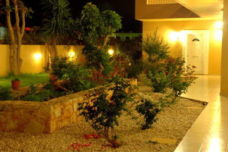 מאליה Danelis Studios & Apartments מראה חיצוני תמונה