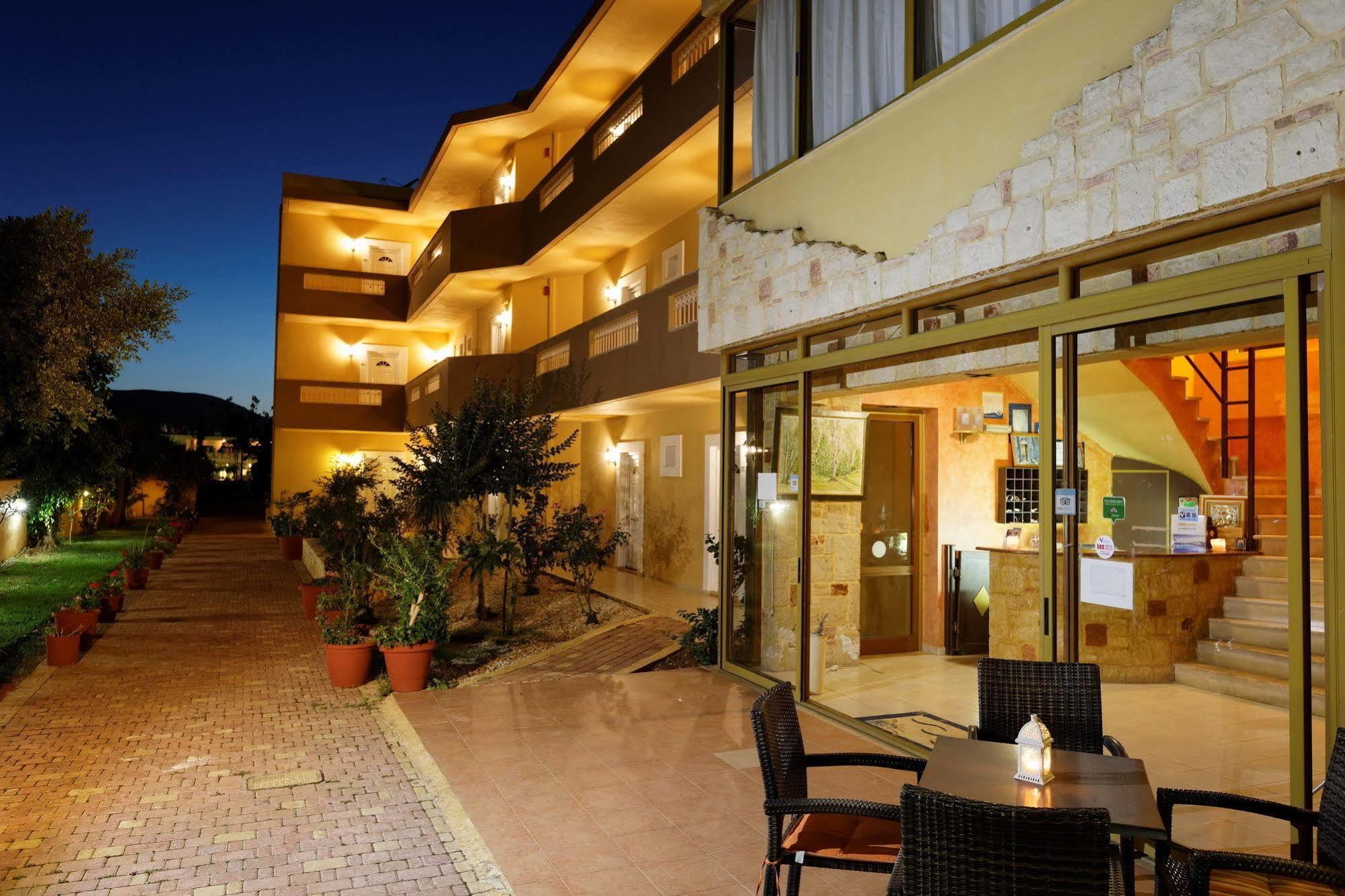 מאליה Danelis Studios & Apartments מראה חיצוני תמונה